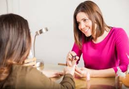 Học Nail Online Hay Offline? Đâu Là Lựa Chọn Tốt Nhất Cho Người Mới Bắt Đầu?