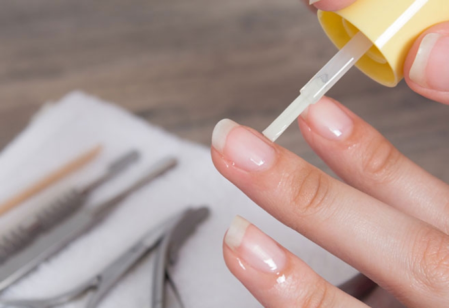 Làm Sao Để Không Lem Gel Khi Sơn? Hướng Dẫn Chi Tiết Cho Người Mới Từ Chuyên Gia Nail